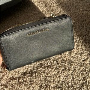 Michael Kors Jet Set Large Leather Zip Wallet